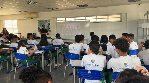 JA Piauí leva palestra sobre empreendedorismo a 300 alunos da rede pública